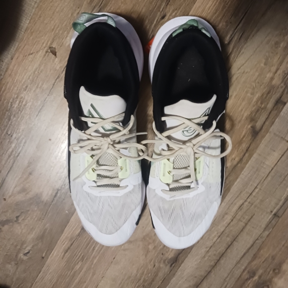 Shoes - Picture 3 of 3